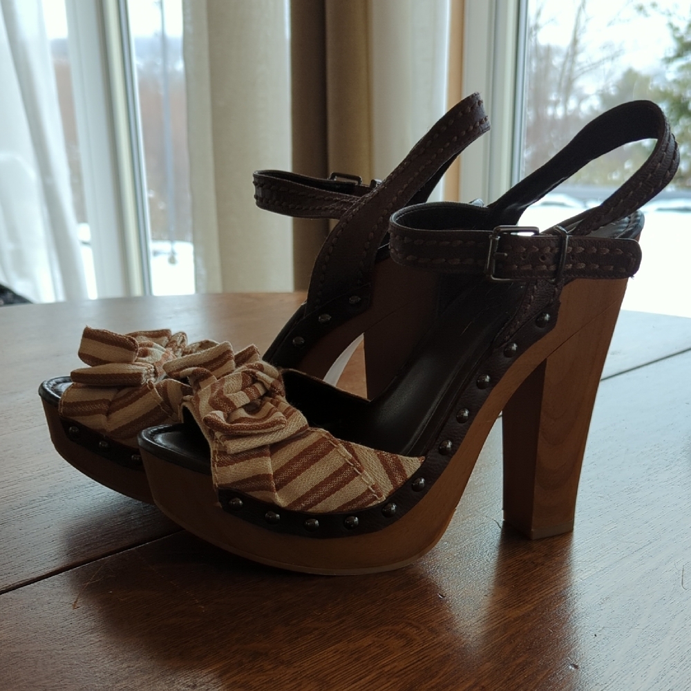 Vintage Jessica Simpson Brown Chunky Heel Sandals